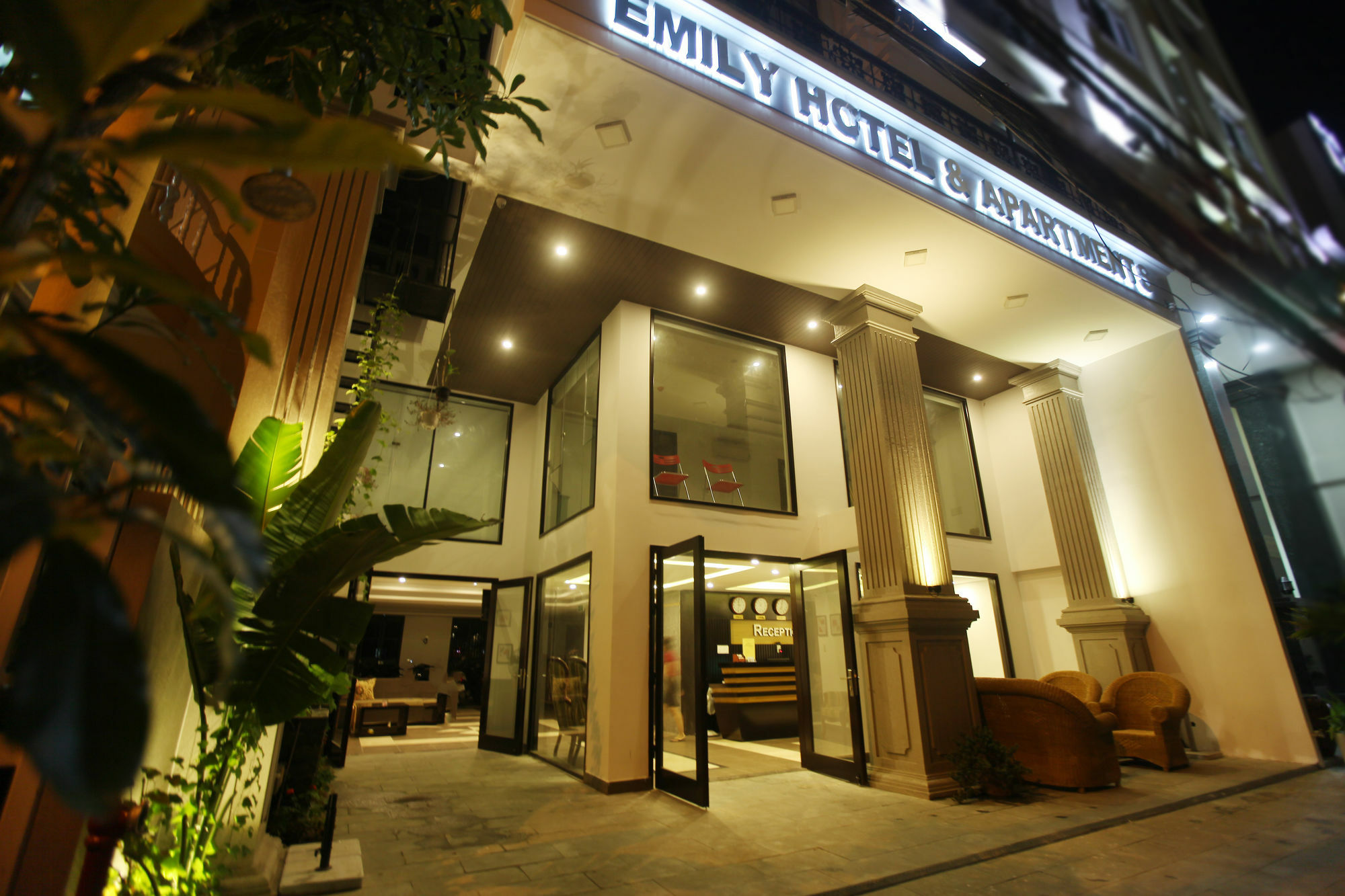 Emily Hotel & Apartment Дананг Екстер'єр фото